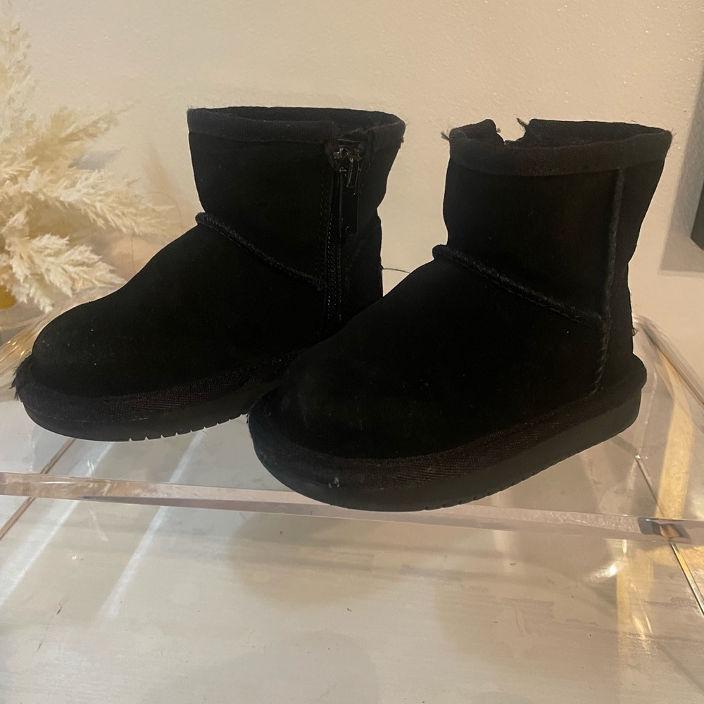 Koolaburra black boots size 5